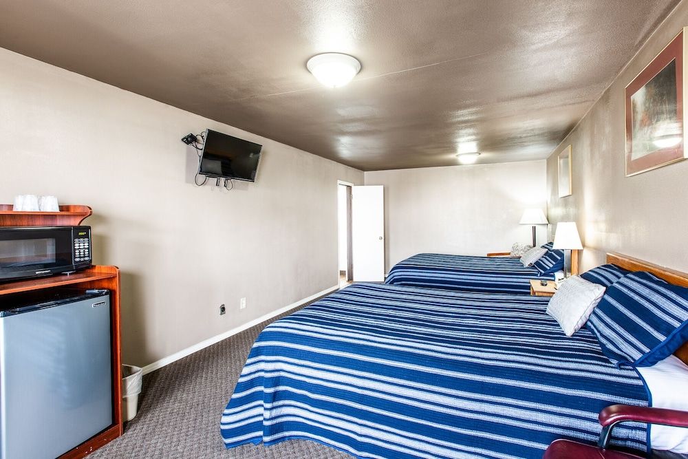 Autzen Inn Room, 2 Double Beds, Non Smoking 4