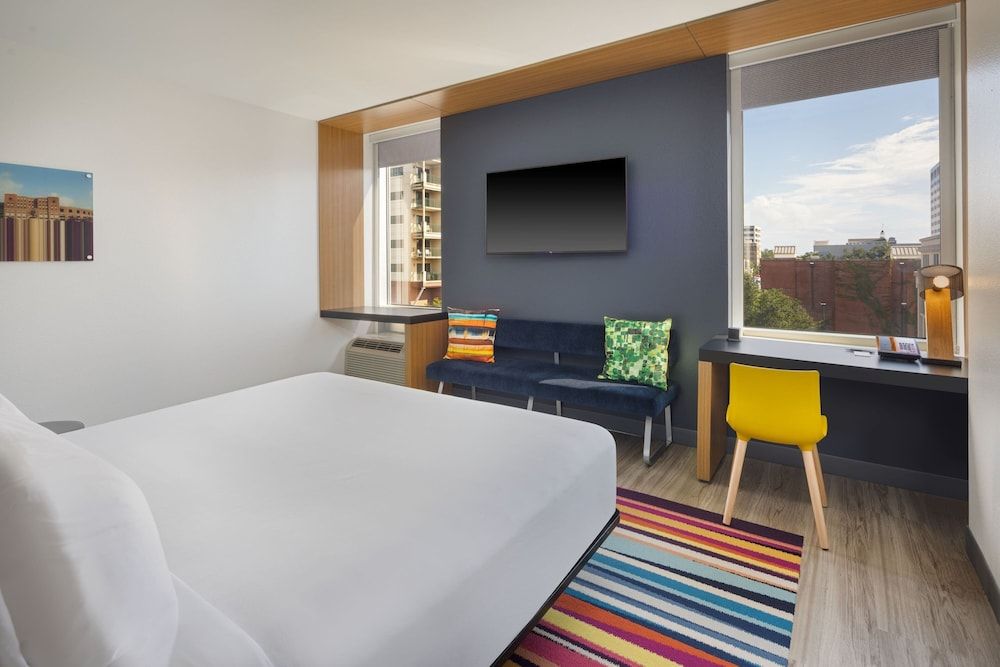 Room, 1 King Bed (Mobility Accessible, Roll-in Shower)