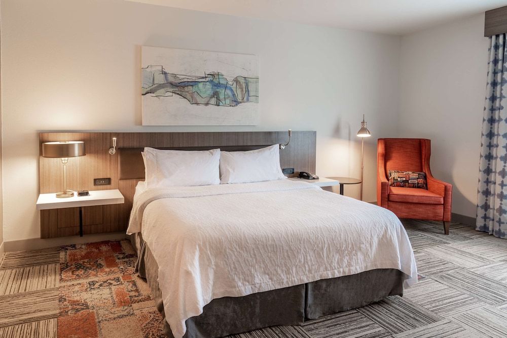 Room, 1 King Bed (Drinks & Snacks)