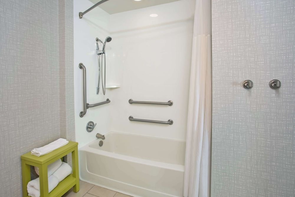 Room, 1 King Bed with Sofa bed, Accessible, Bathtub (Mobility/Hearing)