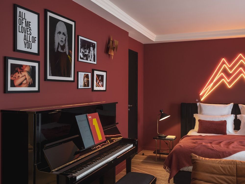 undefined Seven Hotel Paris 9