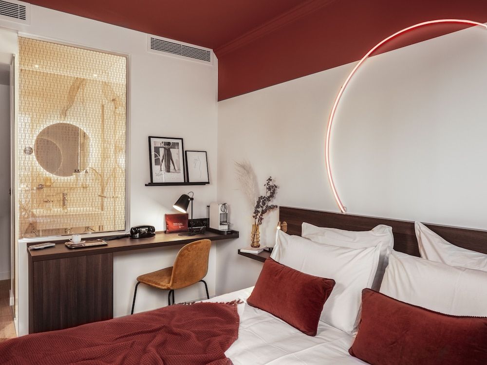 Seven Hotel Paris Classic Room 3