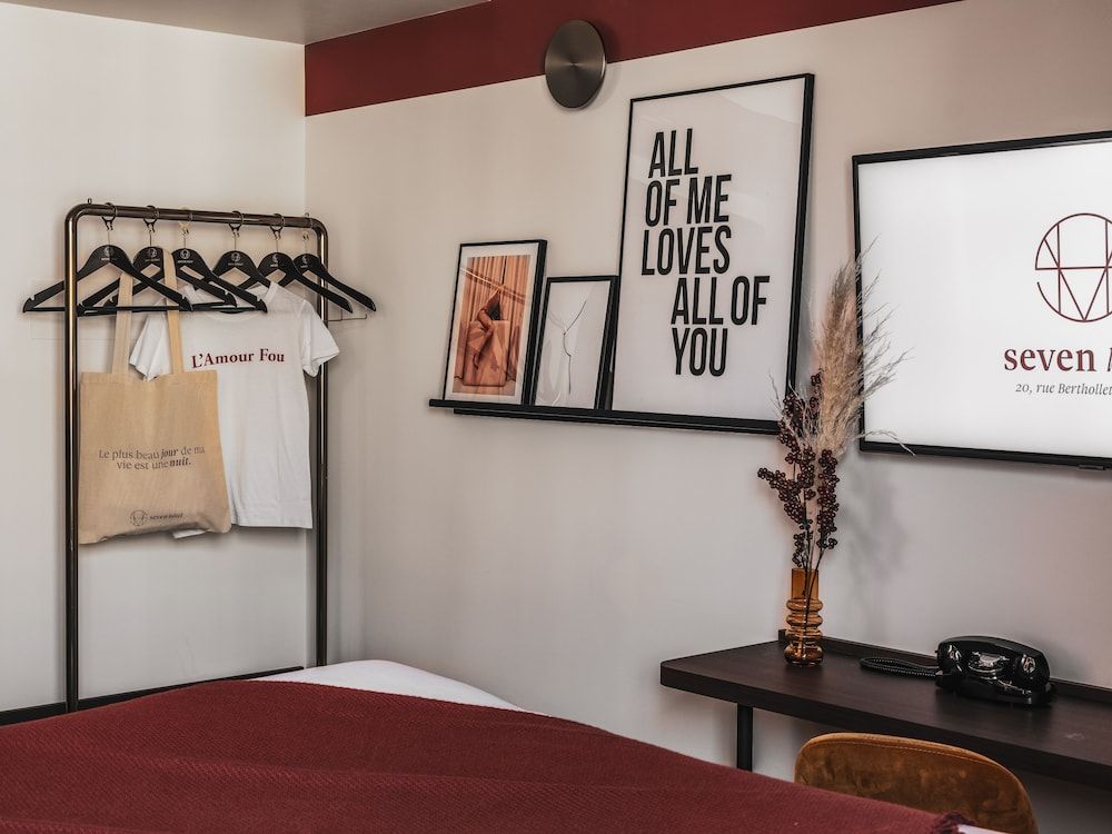 Seven Hotel Paris Superior Room 2