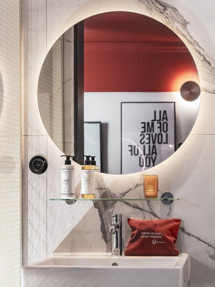 Seven Hotel Paris Superior Room 6