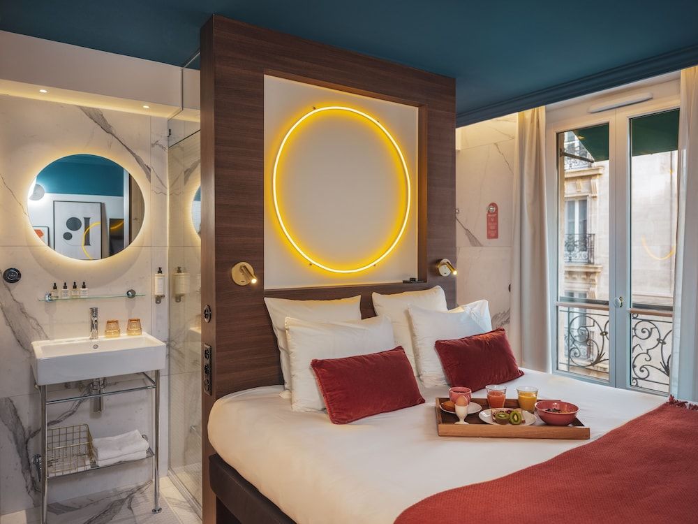 Seven Hotel Paris Superior Room 4