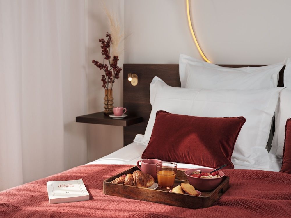 Seven Hotel Paris Classic Room 4