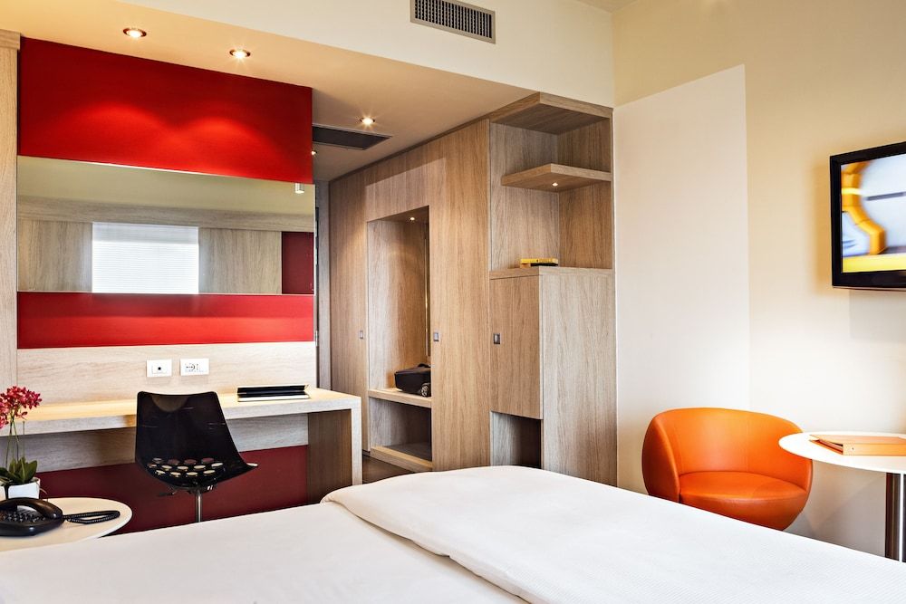 Jazz Hotel Standard Triple Room 3