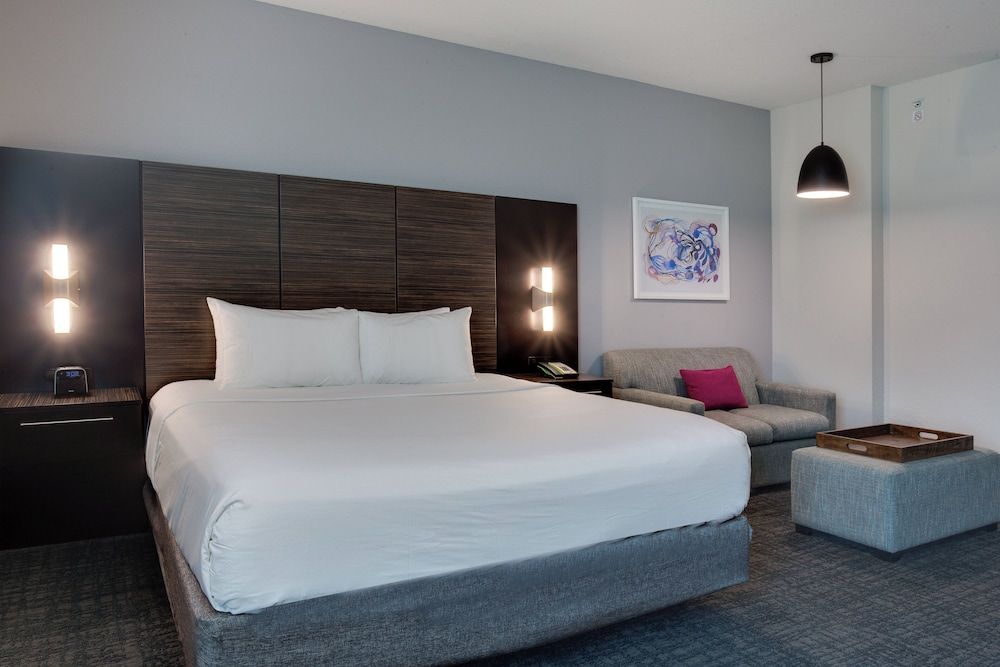 Standard Room, 1 King Bed, Accessible (Mobility)