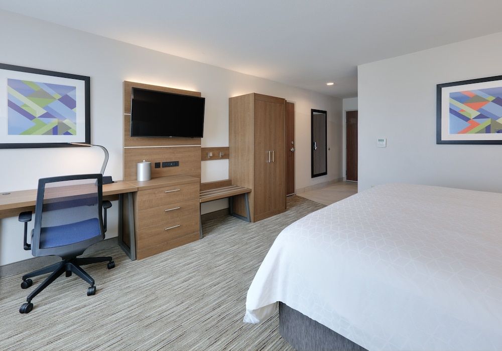 Standard Room, 1 King Bed (LEISURE)