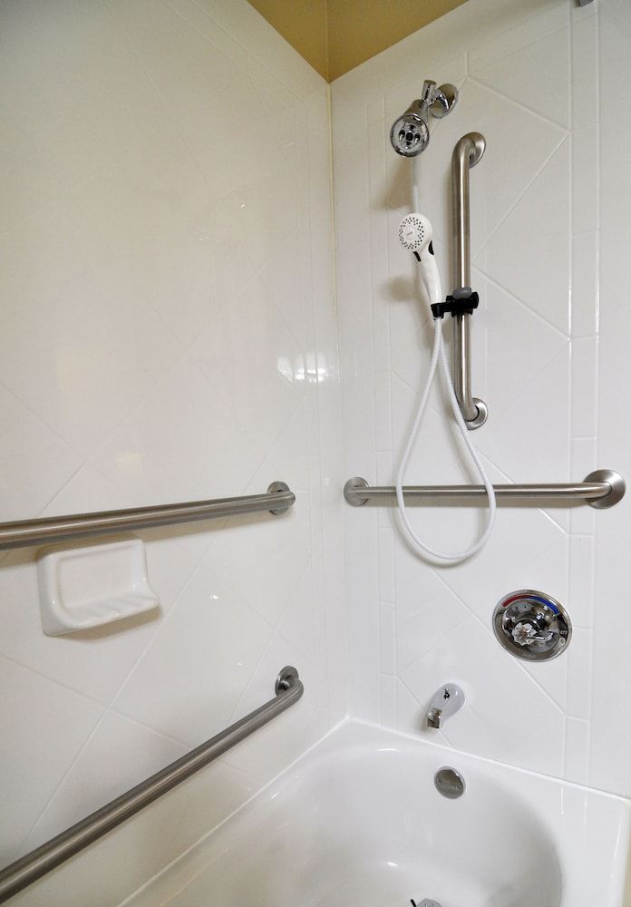 Country Inn & Suites by Radisson, Conway, AR Room, 2 Queen Beds, Accessible, Non Smoking 3