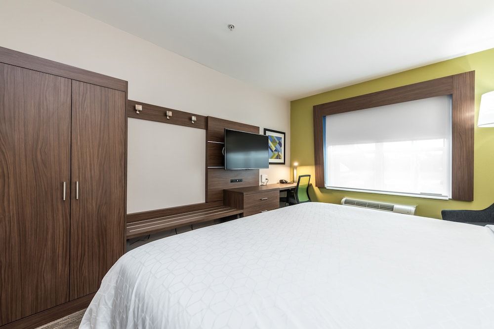 Standard Room, 1 King Bed, Accessible (Communication Accessible)