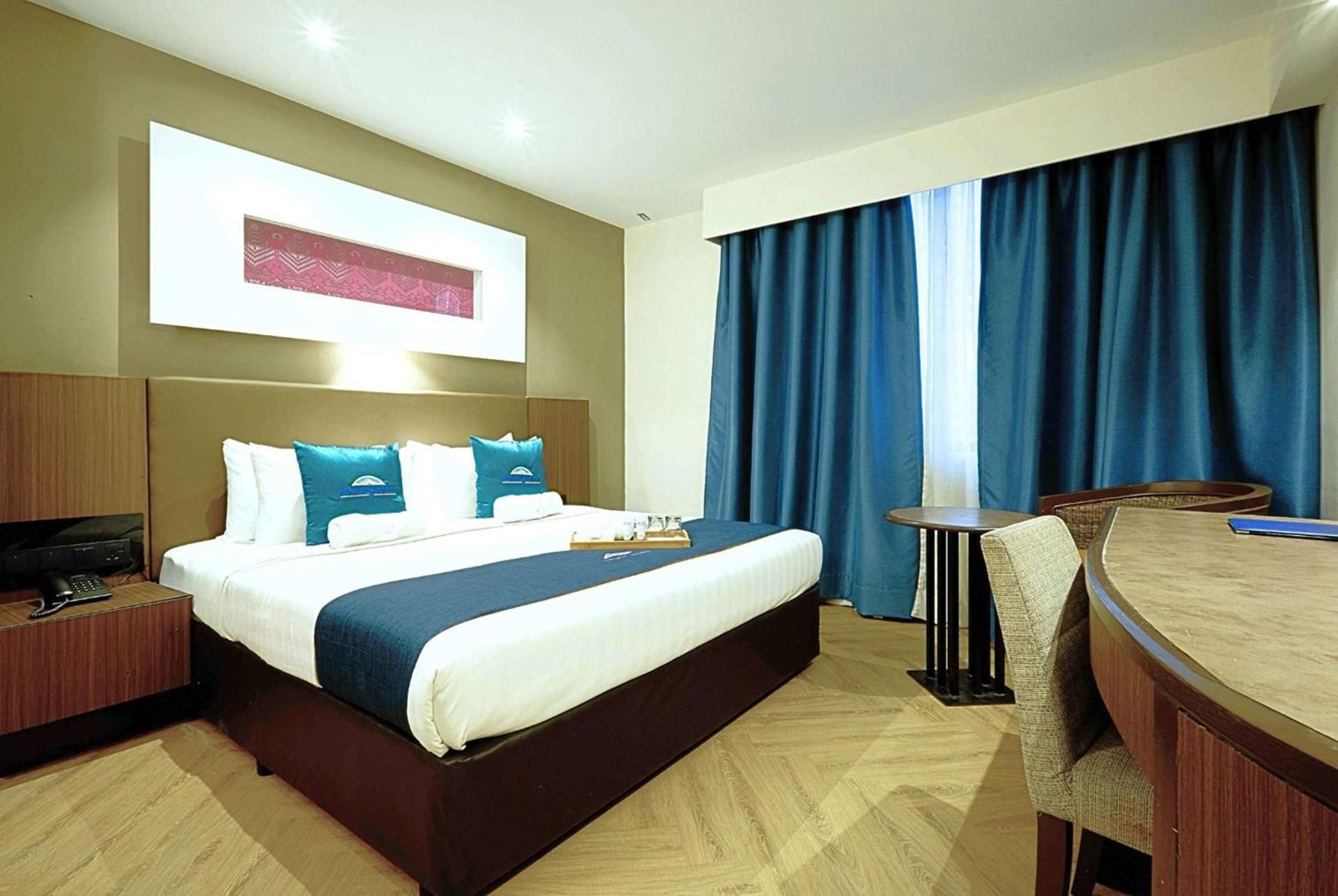 1 King Bed, Deluxe Room, Non-Smoking