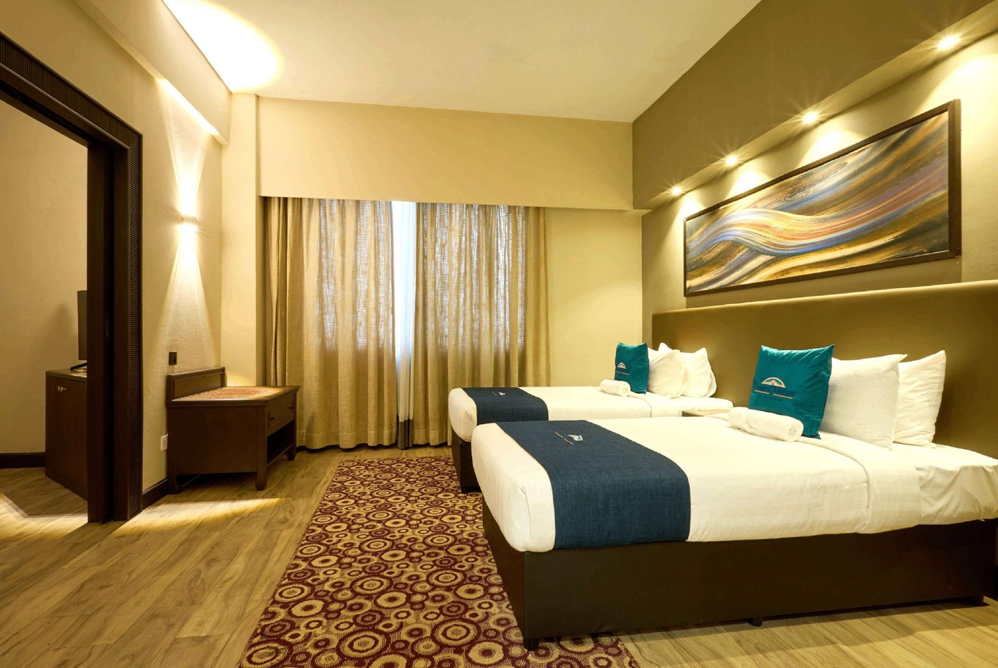1 King Bed, 2 Single Beds, Deluxe Room, Non-Smoking
