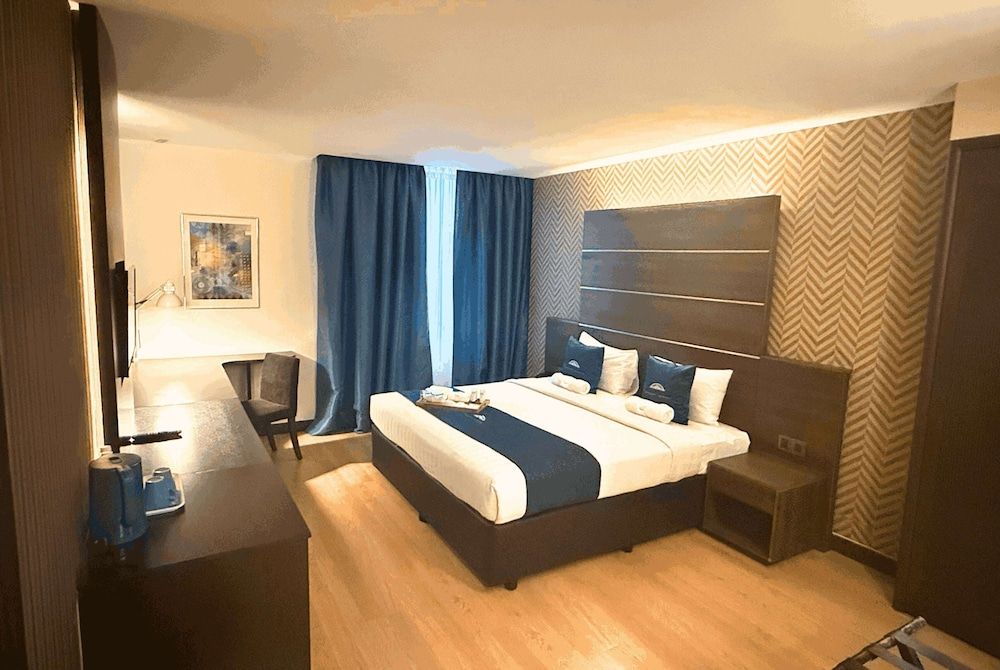 Superior Room, 1 King Bed, Mobility Accessible, Non Smoking