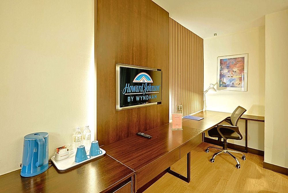 Howard Johnson By Wyndham Kuala Lumpur 118 Superior Room, 1 King Bed, Non Smoking 9