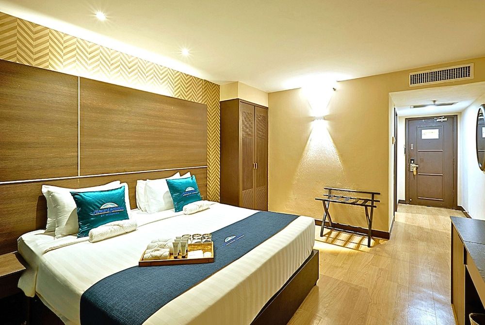 Howard Johnson By Wyndham Kuala Lumpur 118 Superior Room, 1 King Bed, Non Smoking 2