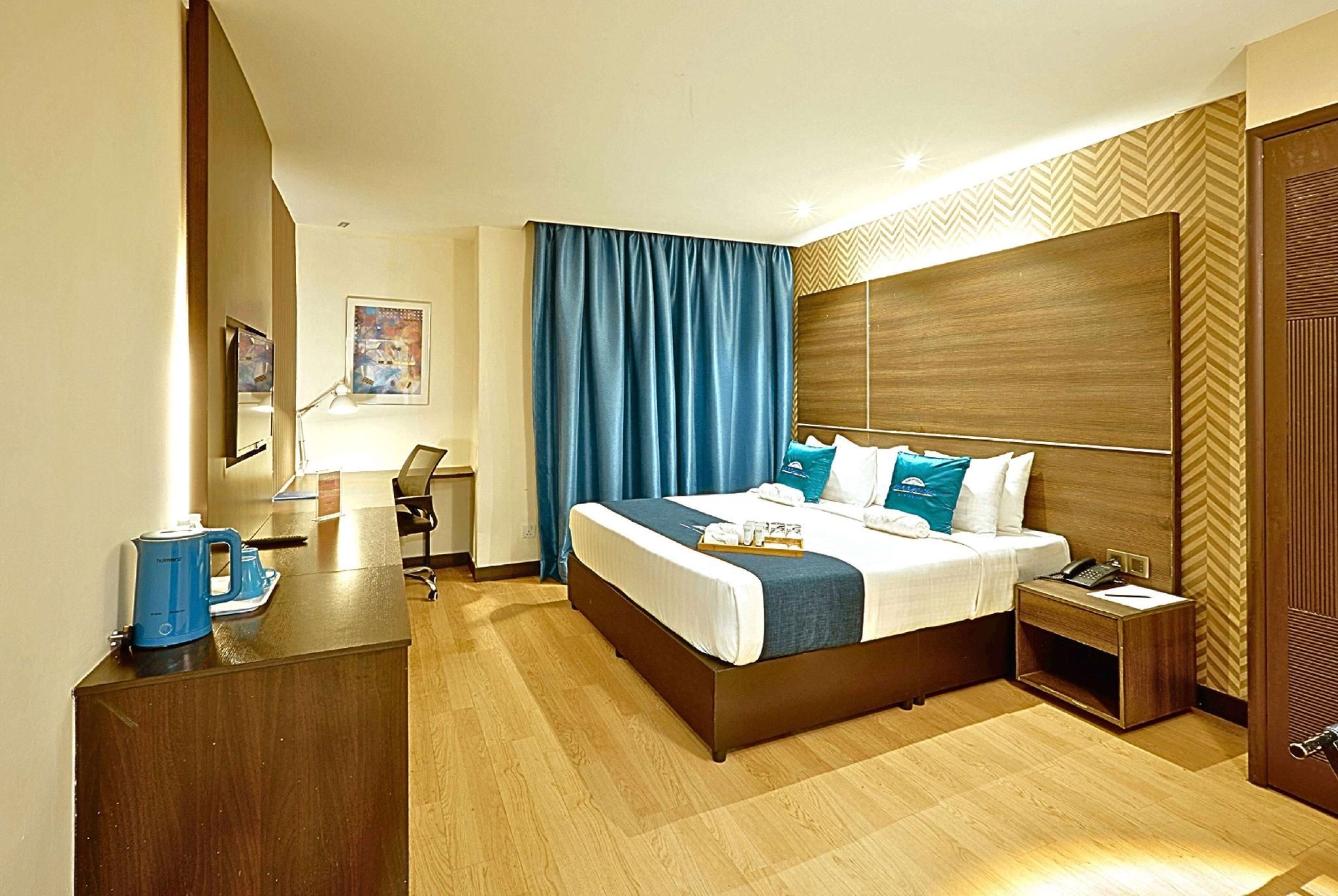 1 King Bed, Superior Room, Non-Smoking