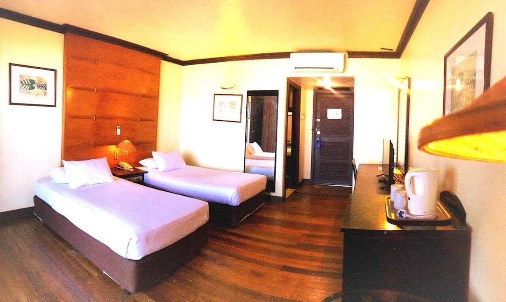 Sutra Beach Resort Deluxe Twin Room, Sea View 6