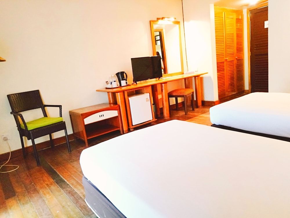 Sutra Beach Resort Deluxe Twin Room, Sea View 3