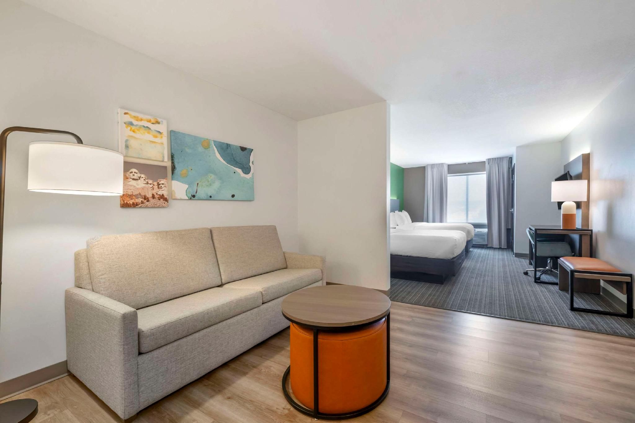 2 Queen Beds, Suite, Nonsmoking