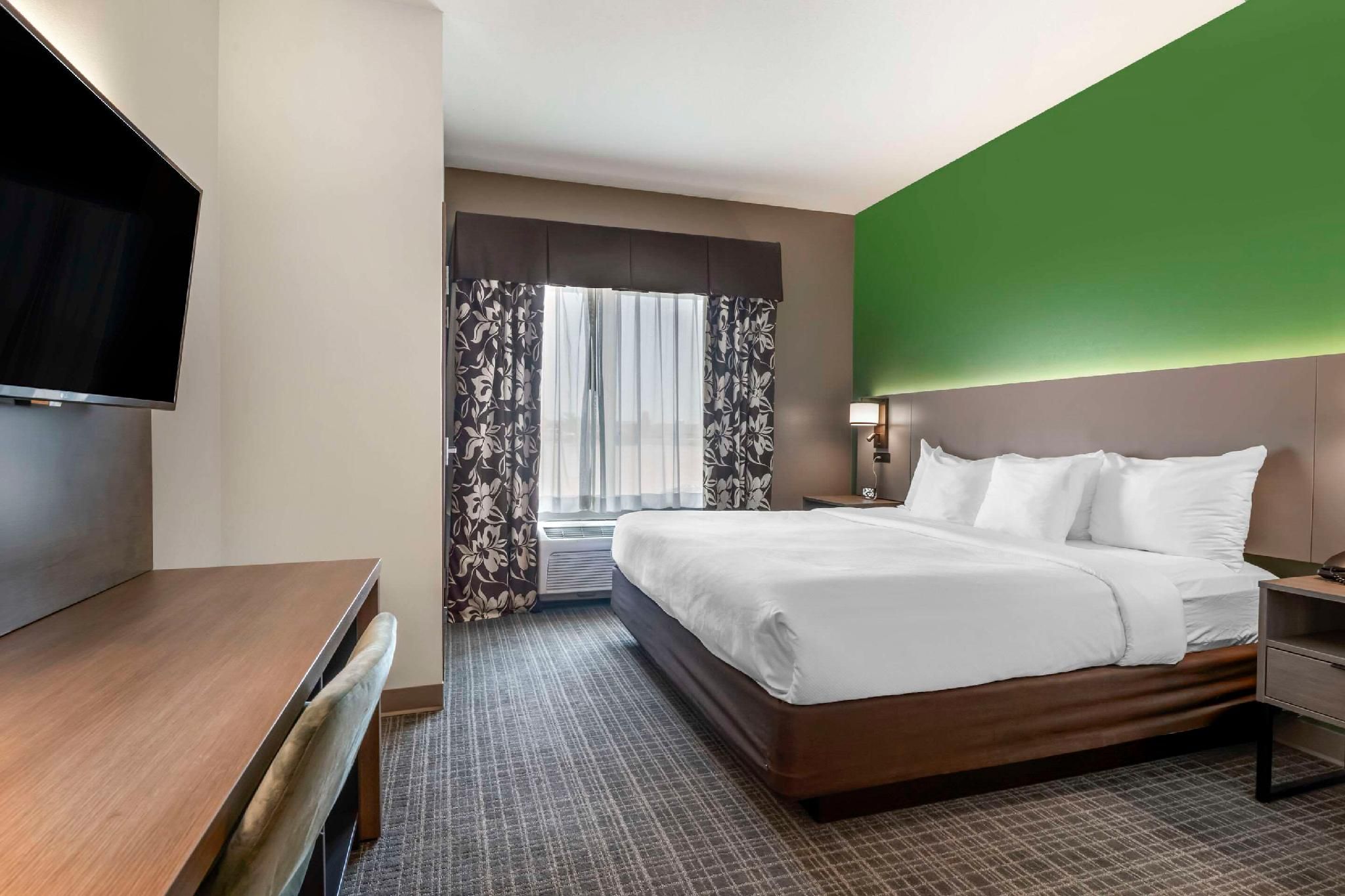 2 Queen Beds, Business Room, Suite, Nonsmoking