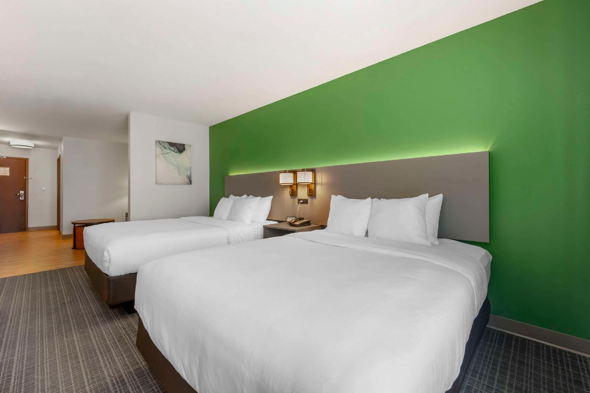 2 Queen Beds, Suite, Nonsmoking