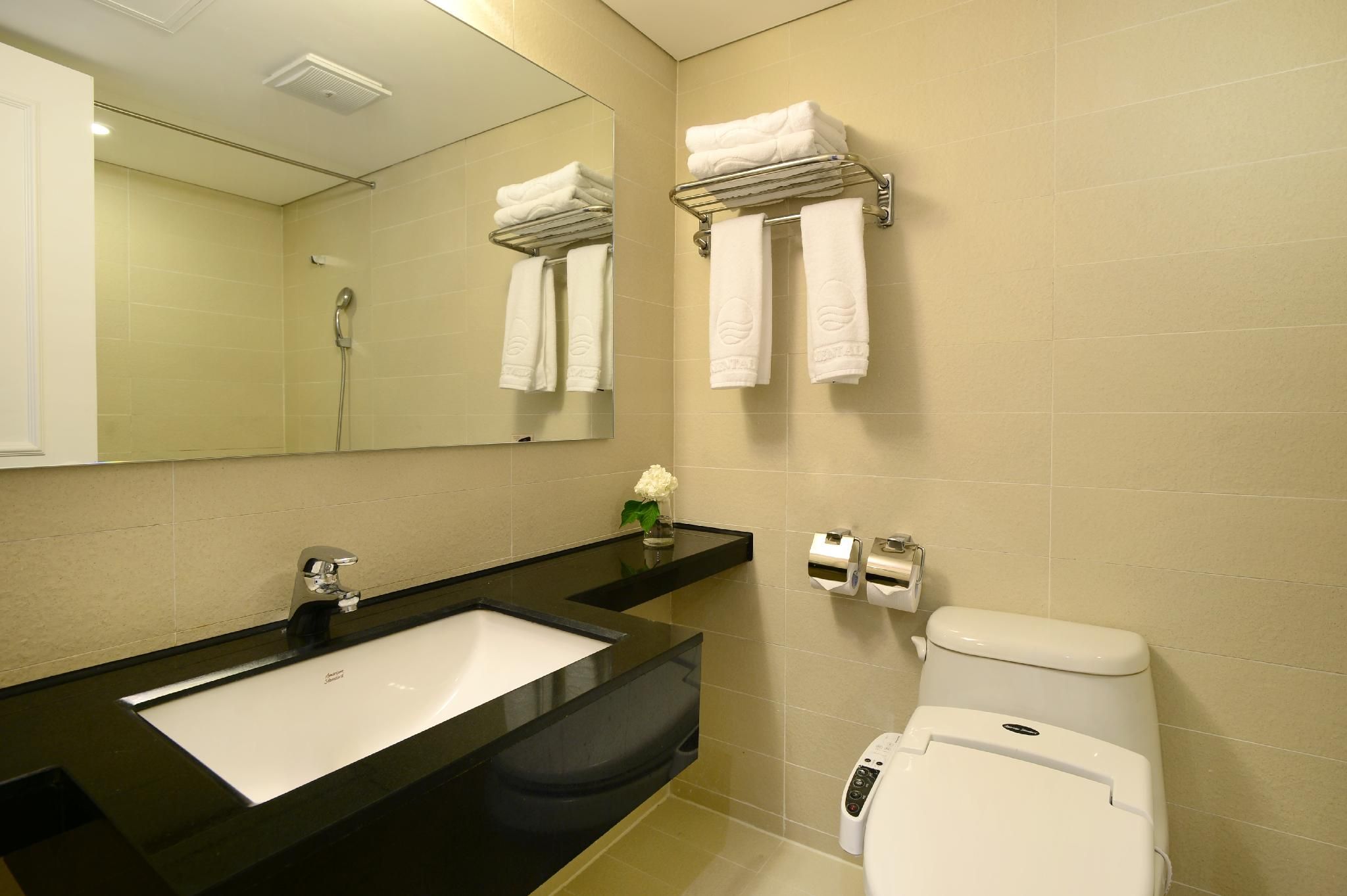 Deluxe Twin City View (1 Semi double 1 Single or 2 Singles Randomly Assigned)