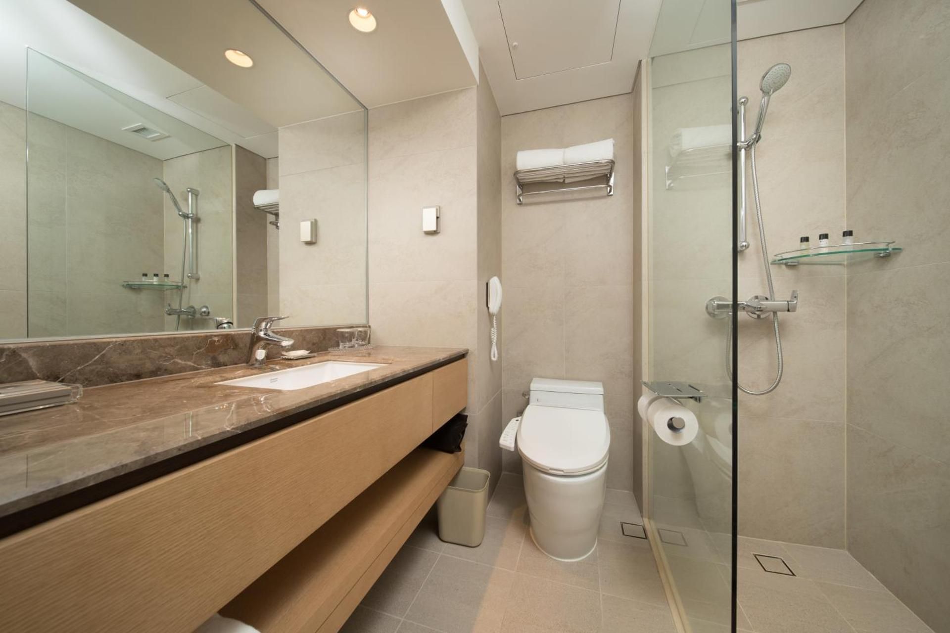 Jeju Sun Hotel & Casino Standard Family Twin 3