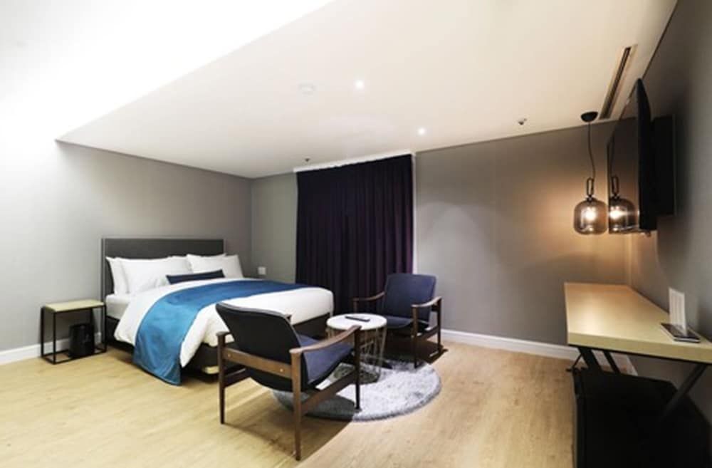 undefined Hotel Elleinn 9