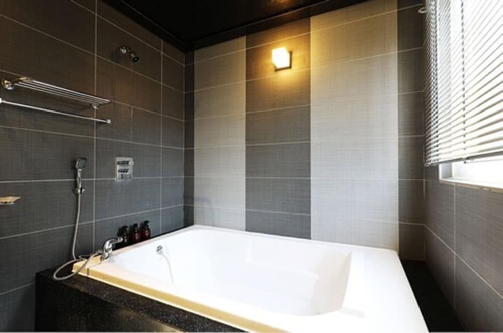 undefined Hotel Elleinn 5