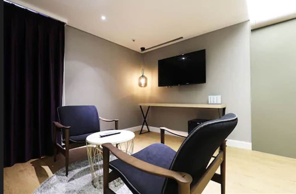 Hotel Elleinn Deluxe Double Room 3