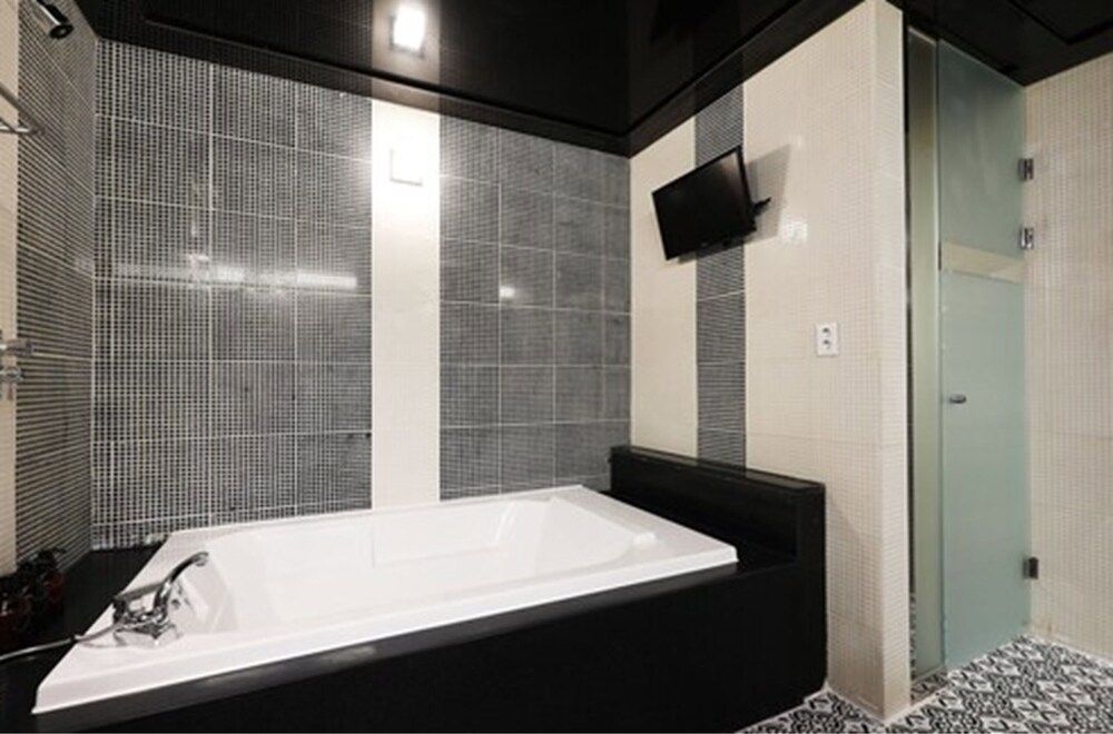 Hotel Elleinn Deluxe Double Room 5