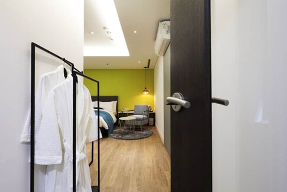 undefined Hotel Elleinn 4