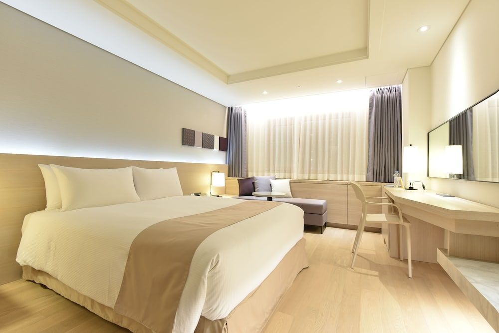 Pacific Hotel Standard Double Room 3