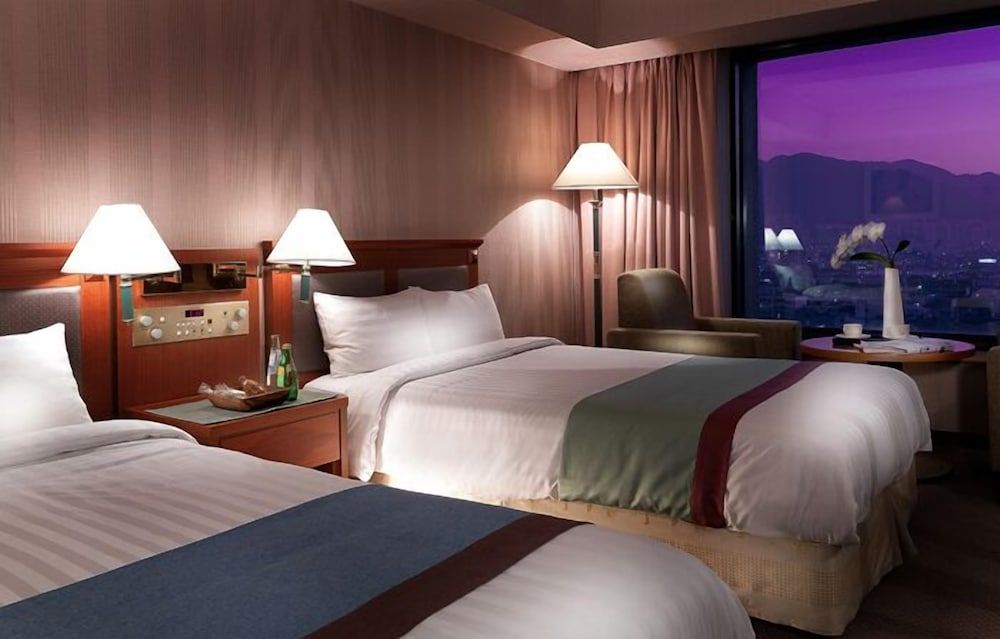 undefined Hotel Paragon 4