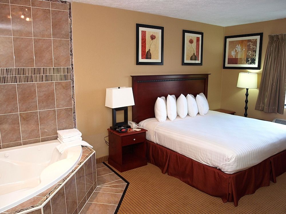 Signature Room, 1 King Bed, Jetted Tub