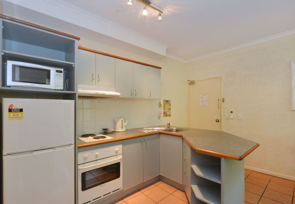 Seascape Holidays - Tropic Sands Basic Apartment, 1 Bedroom 2