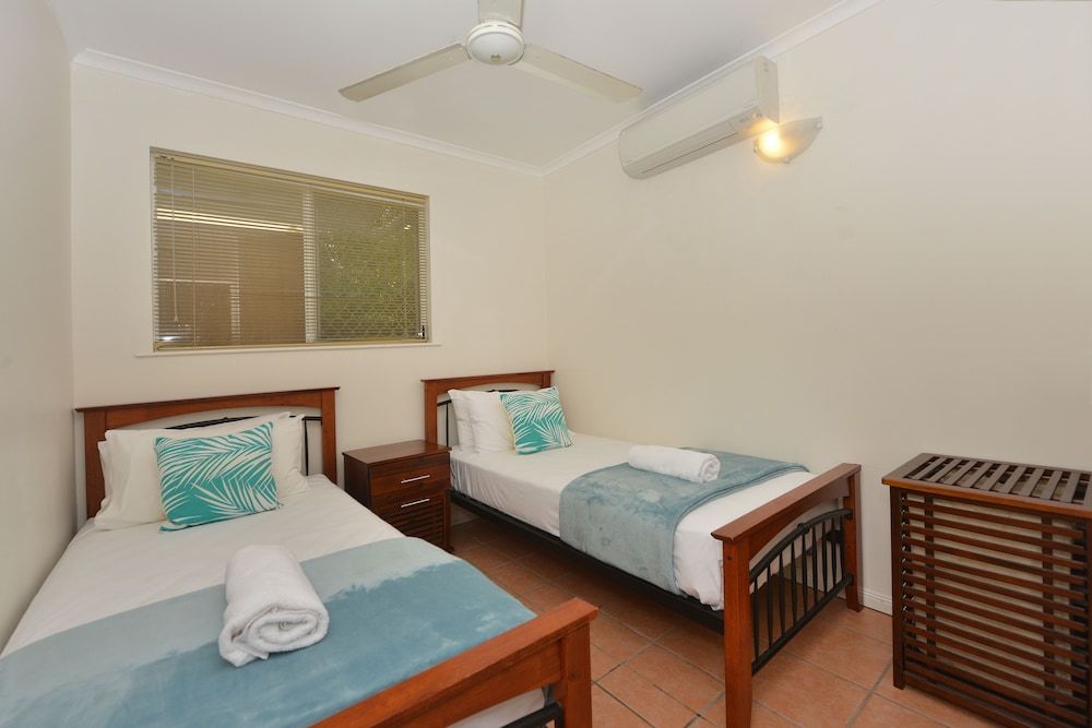 Seascape Holidays - Tropic Sands Three Bedroom Two Bathroom Apartment 2