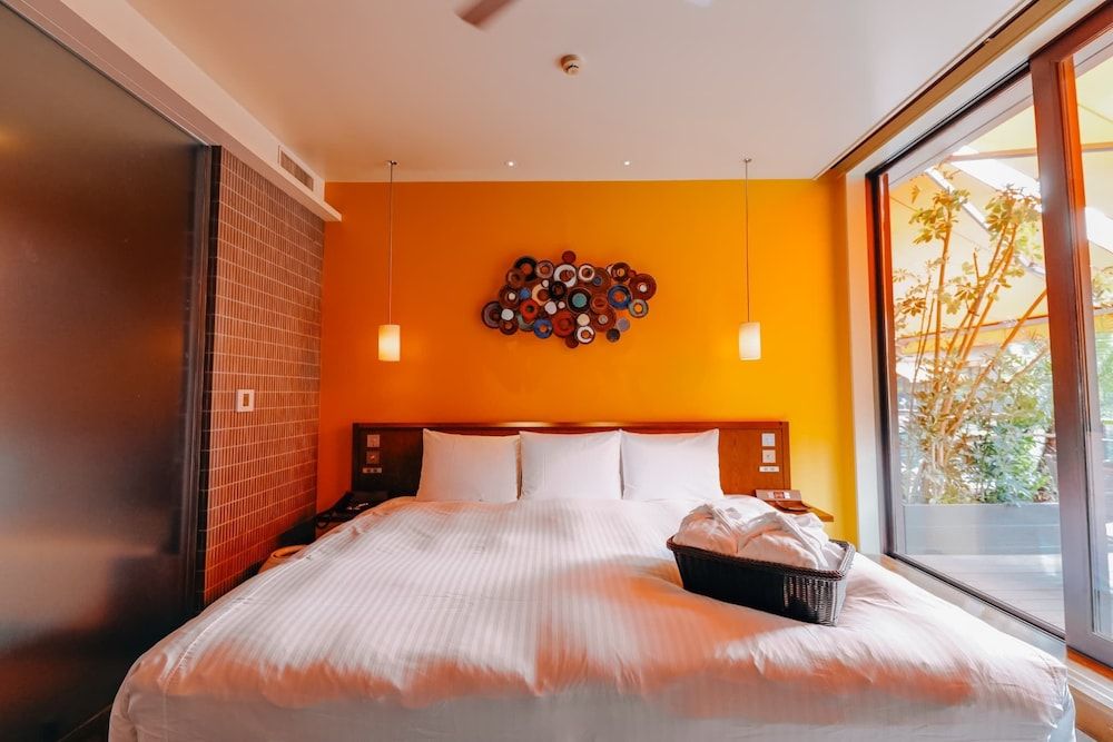 Executive King with 100inc Projector [Mini Bar /Sauna/ Club Lounge Access Inclusive]