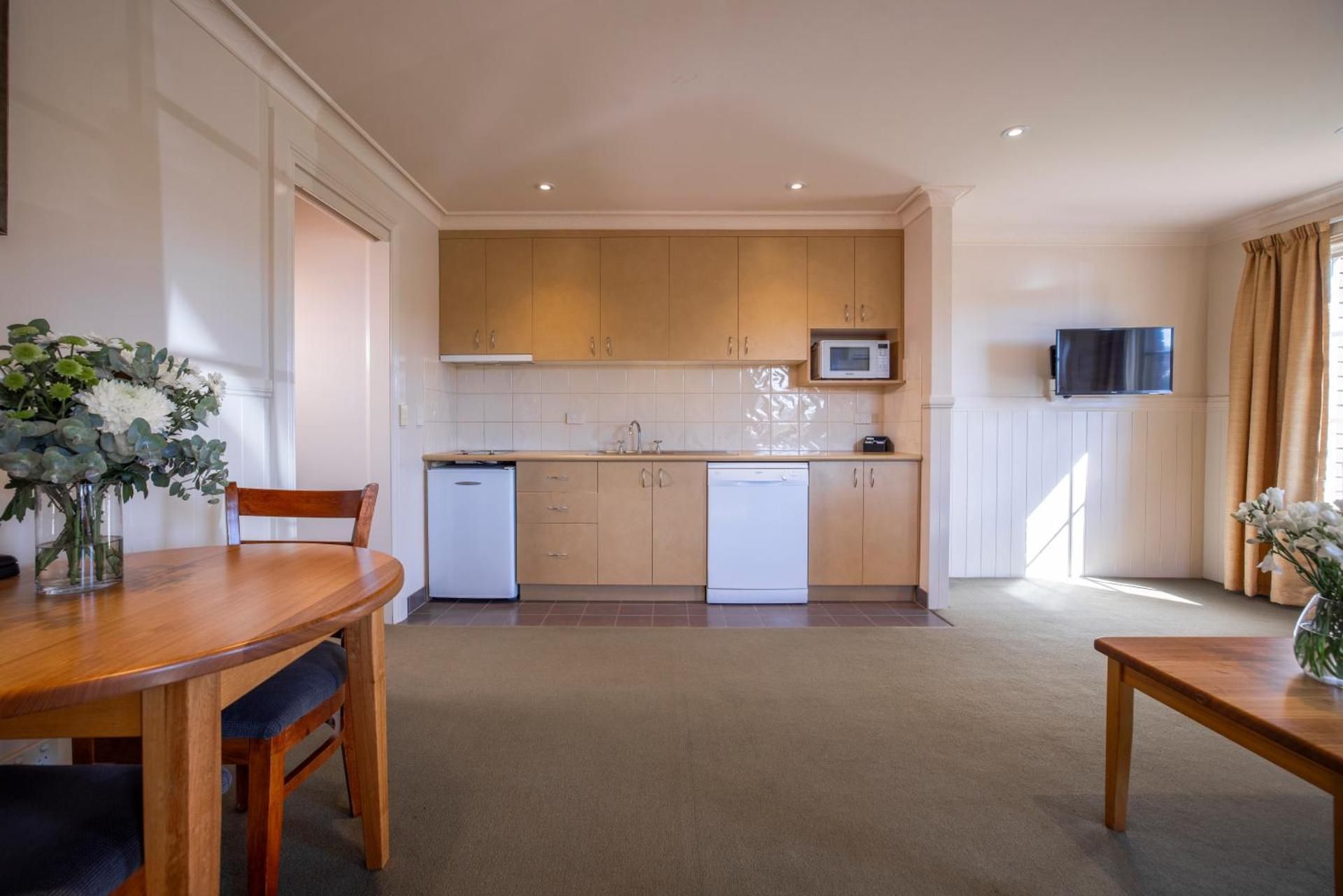 Country Club Villas Launceston 1 Bedroom Garden View 3