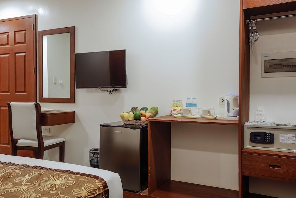 Paradise Garden Hotel and Convention Boracay Powered by ASTON Deluxe Room 10