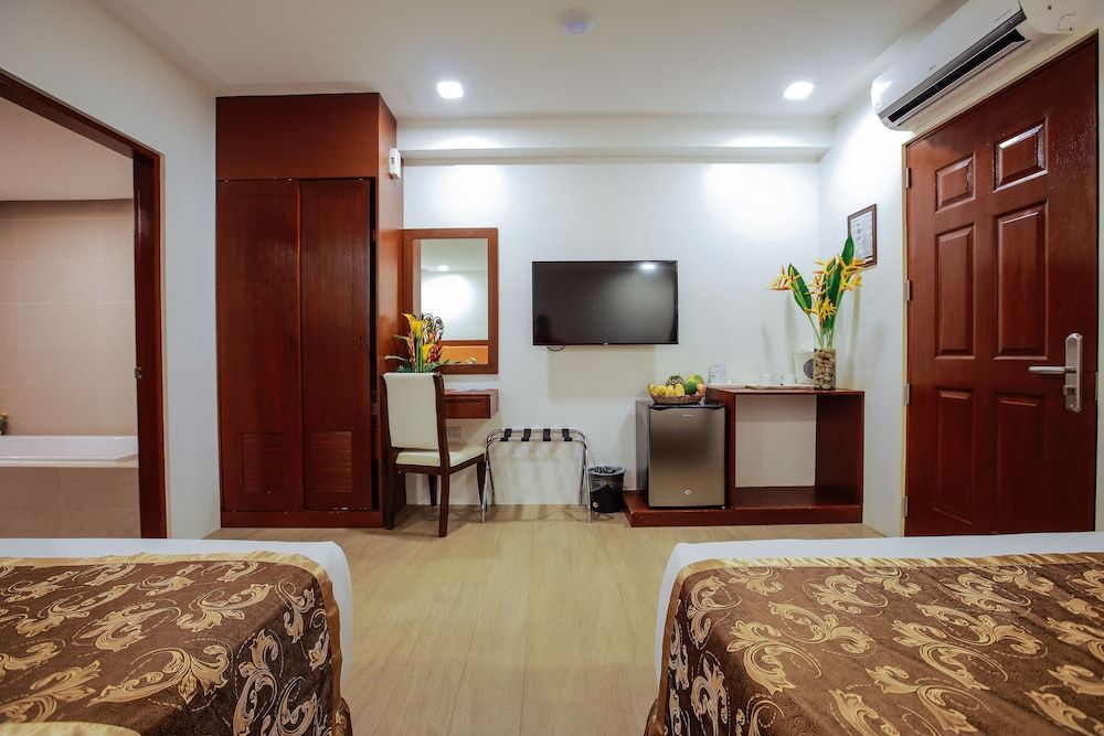 Paradise Garden Hotel and Convention Boracay Powered by ASTON Deluxe Room 9