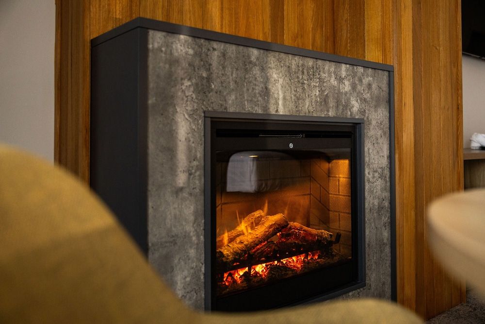 Strahan Village Premium Harbour View Room 7