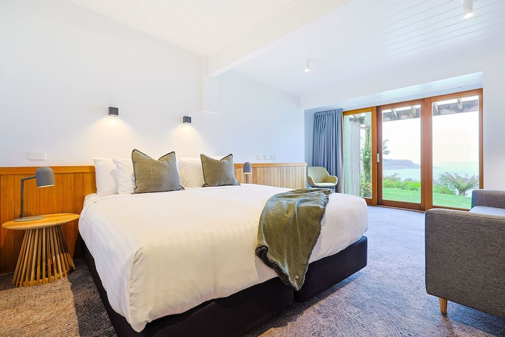 Strahan Village Harbour View Room