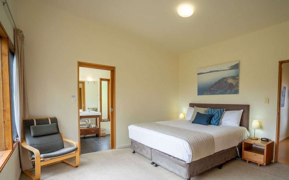Stewarts Bay Lodge Chalet, 1 Bedroom, Garden View 2