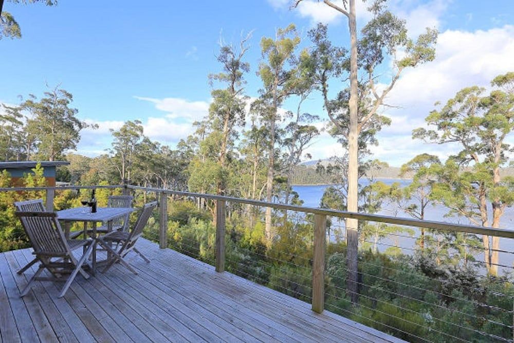 Stewarts Bay Lodge Premium Chalet, 2 Bedrooms, Ocean View 2