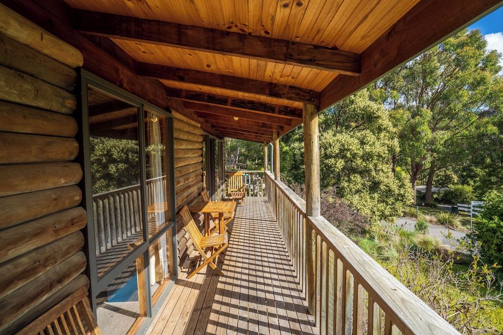 Stewarts Bay Lodge Cabin, 3 Bedrooms, Garden View 3