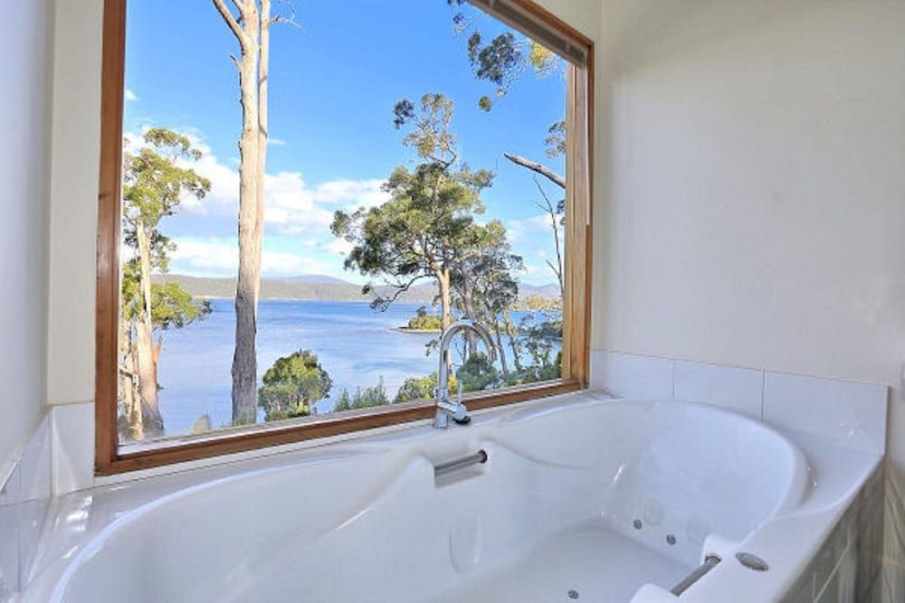 Stewarts Bay Lodge Premium Chalet, 2 Bedrooms, Ocean View 3