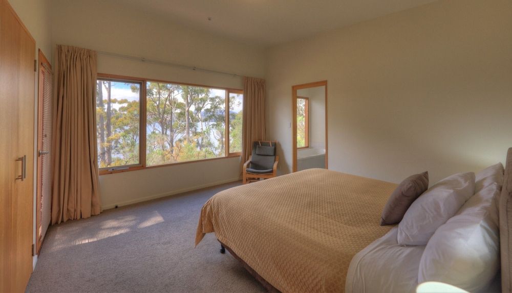 Stewarts Bay Lodge Premium Chalet, 2 Bedrooms, Ocean View