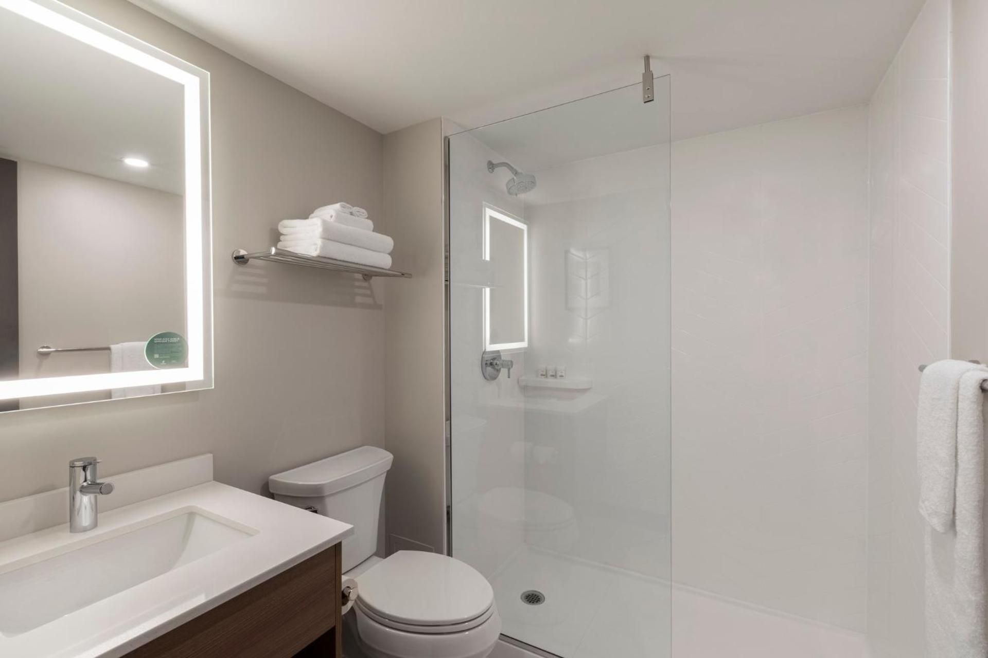 King Bed Suite Feature - Non-Smoking